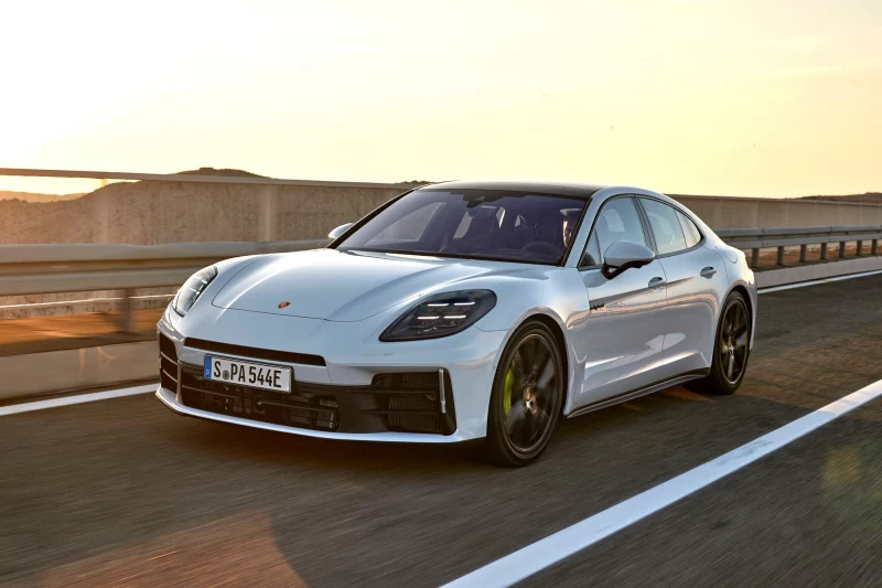 Ещё &laquo;зеленее&raquo;: новый Porsche Panamera обзавёлся младшими гибридными версиями