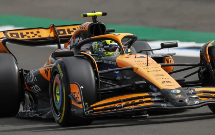 Пилоты McLaren возглавили протокол второй тренировки в Сильверстоуне, Ферстаппен &ndash; 7-й