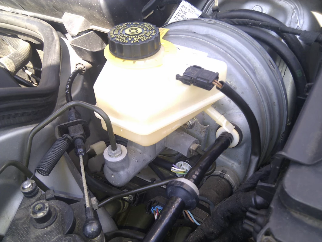 Тормозной бачек