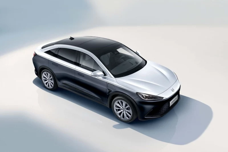 S-класс по-китайски: флагманский лифтбек Arcfox &alpha;S от BAIC обзавёлся роскошной версией