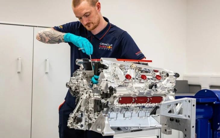 Кристиан Хорнер: В разработке двигателей мы отстаём от Ferrari на 70 лет