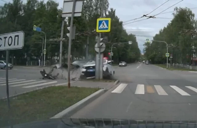  &laquo;Летела под 80 км/ч на красный&raquo;: ДТП с участием автомобиля ДПС произошло в Йошкар-Оле