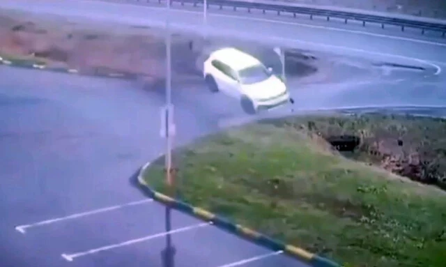  Аквапланирование на трассе М-7: водитель автомобиля вылетел в кювет и погиб