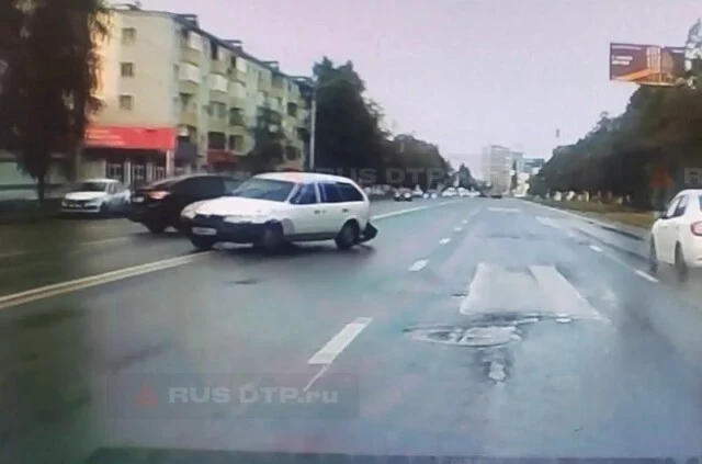  ДТП на улице Зорге в Уфе: седана выезжал со второстепенной и подбил универсал