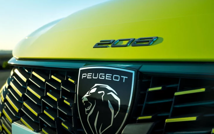 Новый Peugeot 208 появится в 2026 году и станет первым носителем платформы STLA Small