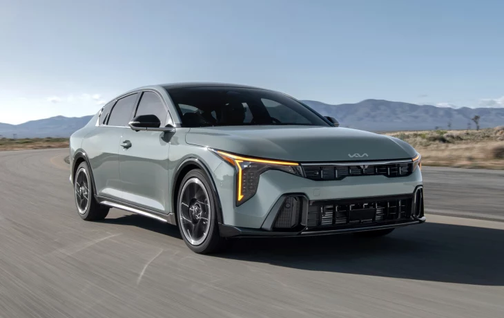 Новый Kia K4 дебютировал в двух кузовах и с двумя типами задней подвески