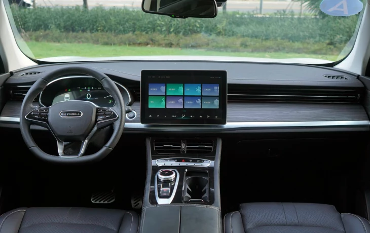 Major City Новая Рига стал первым дилерским центром SKYWELL в России 0