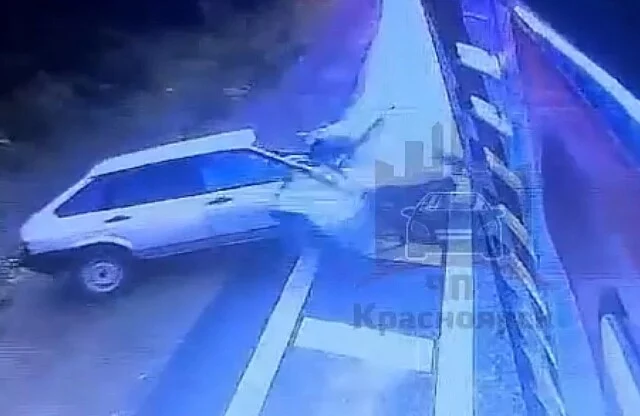  &laquo;Лада&raquo; врезалась в грузовик в пробке под Красноярском