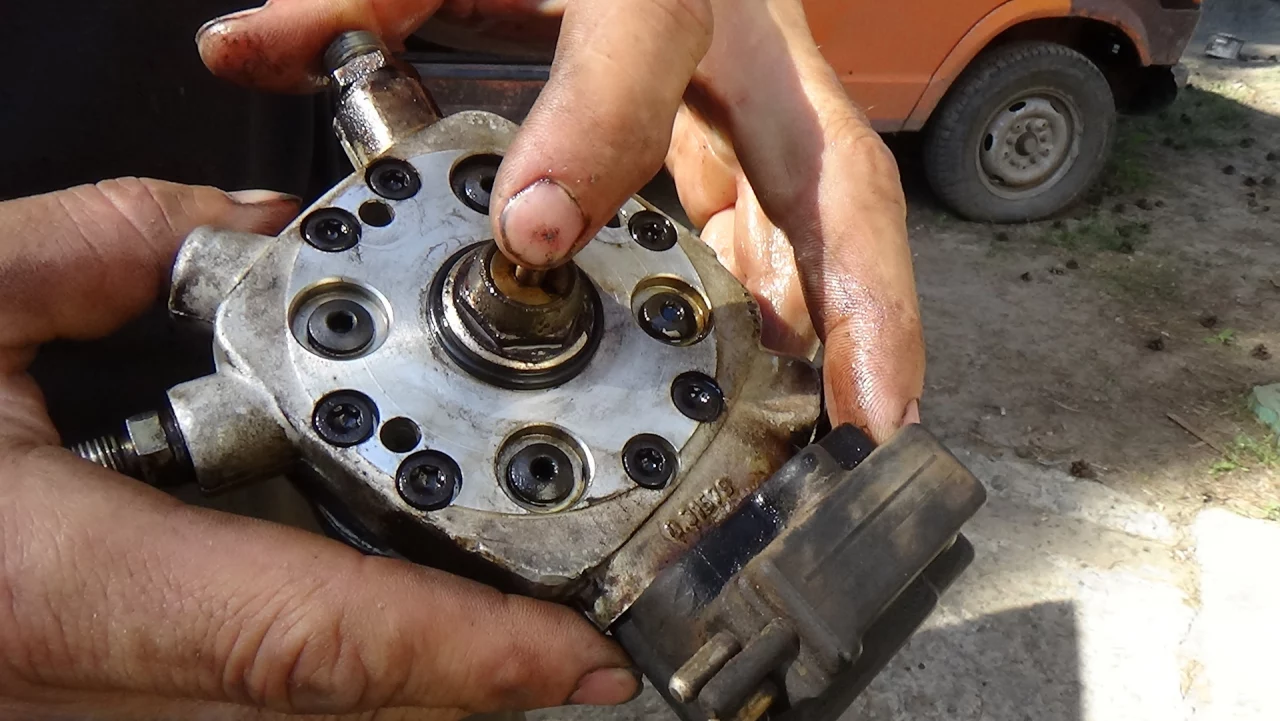 Регулировка гайки плунжера дозатора