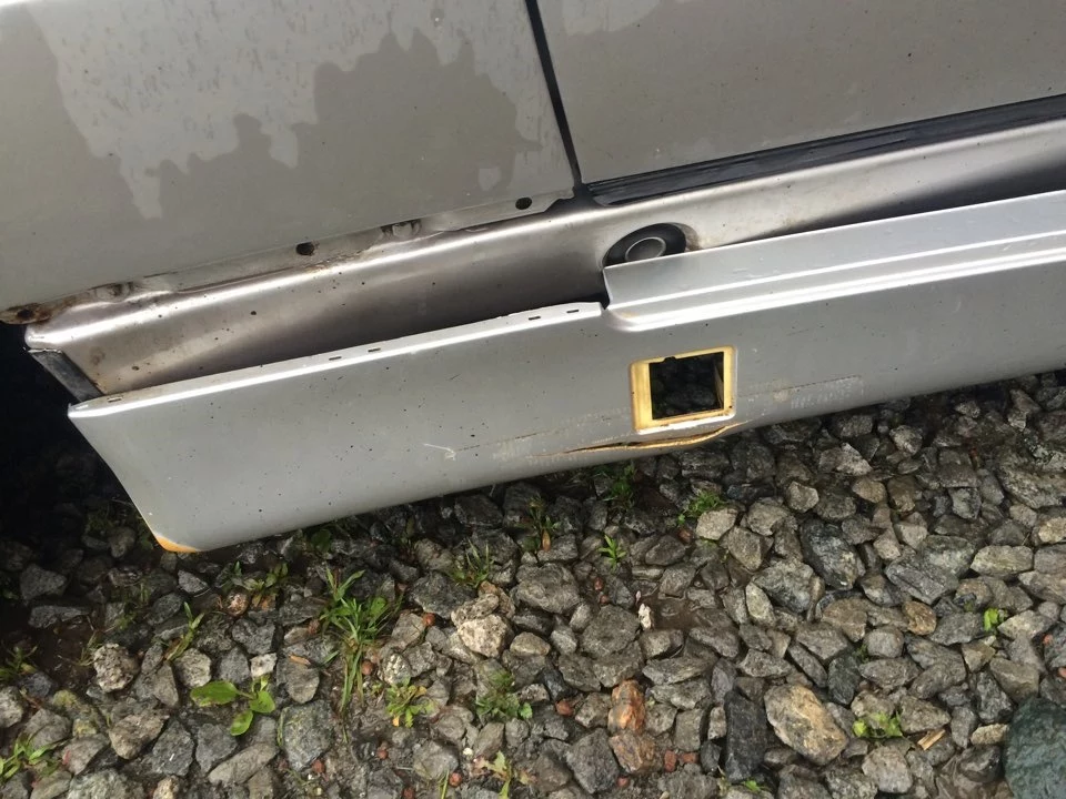 Снимаем пластиковые пороги , ржавчина домкратных дырок