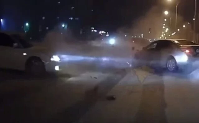  Водитель Infiniti спровоцировал ДТП при выезде со двора в Новосибирске