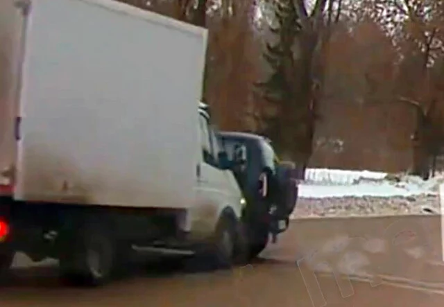  В Стерлитамаке водитель &laquo;Нивы&raquo; пытался развернуться и столкнулся с &laquo;Газелью&raquo;