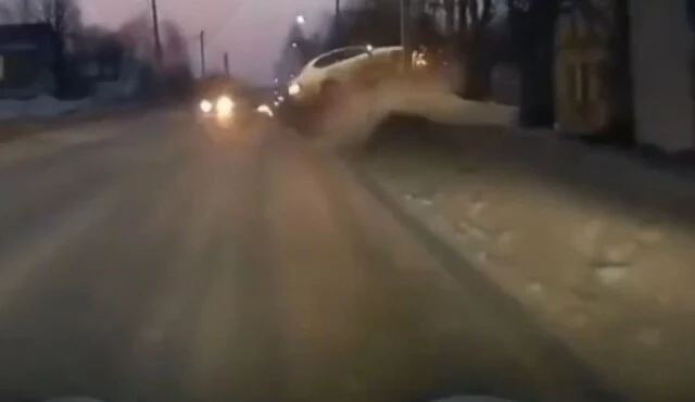  В Иванове неудачный обгон привел к ДТП с кульбитами