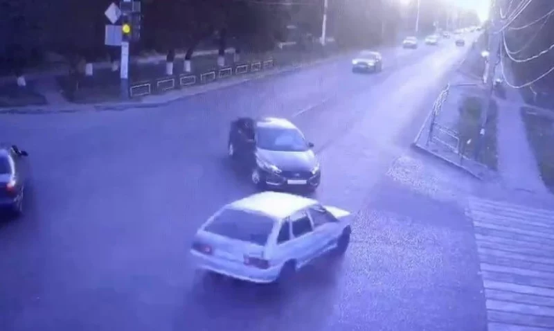  Парень с девушкой получили тяжелые травмы в результате ДТП в Мичуринске