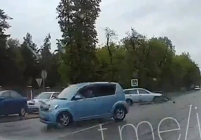  ДТП в Иркутске: универсал выезжал со второстепенной и не уступил дорогу