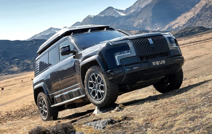 Yangwang в Пекине: хардкорная версия внедорожника U8 и 1306-сильный седан U7