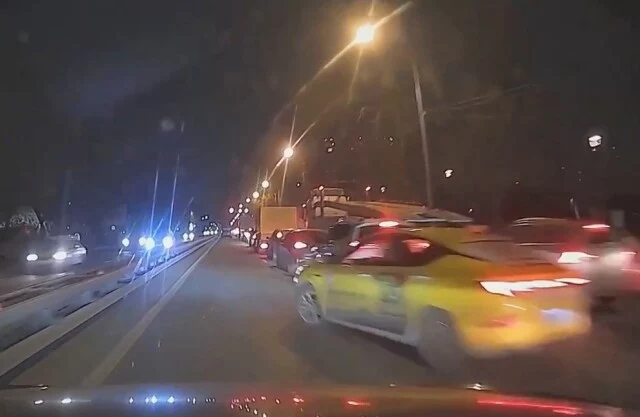  ДТП в Люберцах: таксист пытался перестроиться в левую полосу