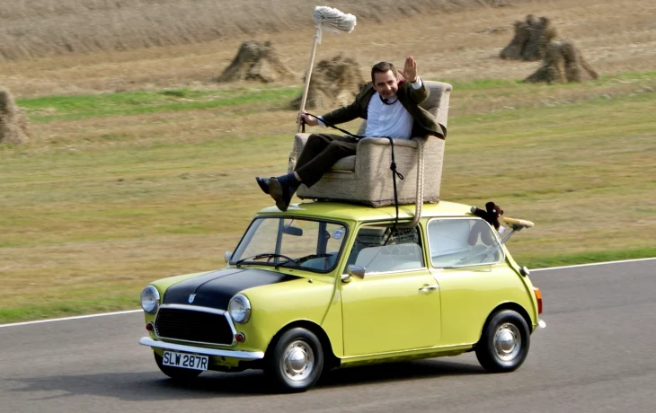 Донос на комика: Роуэна Аткинсона обвинили в замедлении продаж электромобилей