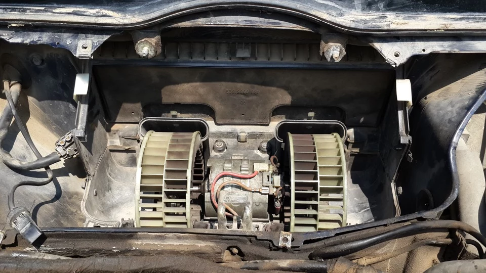 Замена двигателя отопителя