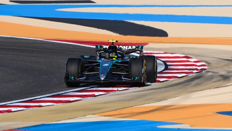 &laquo;Мы в шоке&raquo;. Хэмилтон и Рассел &ndash; об итогах первых тренировок