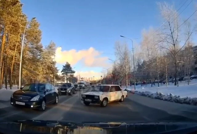  Неудачный дрифт в Сургуте едва не привёл к ДТП