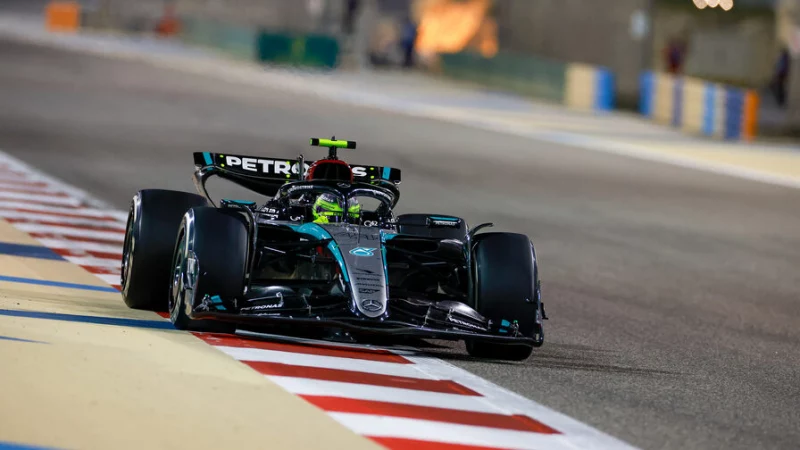 &laquo;Батарея, тормоза, сиденье&raquo;. Льюис Хэмилтон перечислил проблемы на Гран При Бахрейна