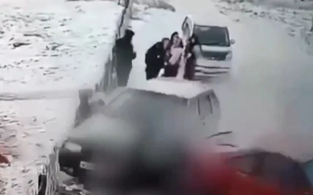  В Абакане водитель &laquo;Лады&raquo; въехал в группу студентов