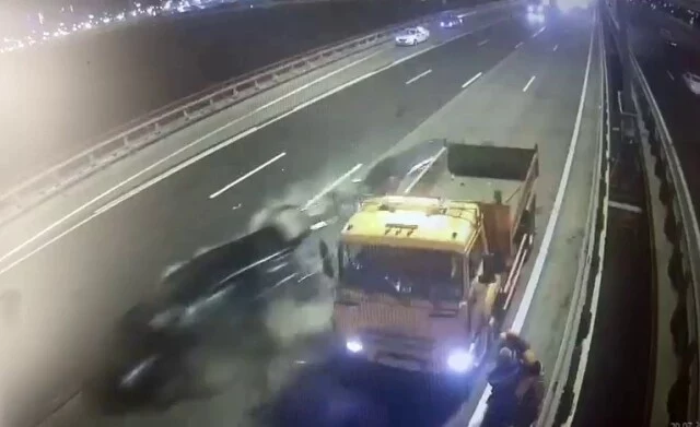  Пункт назначения на КАД: по вине водителя кроссовера в ДТП погибли инспектор и водитель грузовик