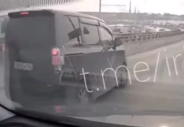  Неудачный маневр в Иркутске: водитель минивэна пытался перестроиться в правую полосу