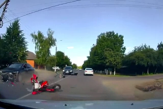  Жесткое ДТП с участием мотоцикла произошло в Усть-Лабинске