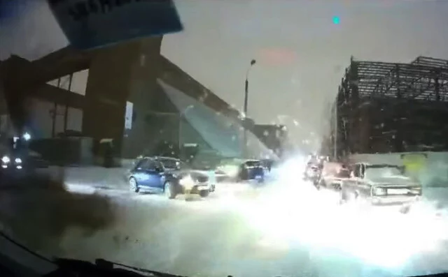  Один обгонял, а другой выезжал. Кто виноват в ДТП в Красноярске?