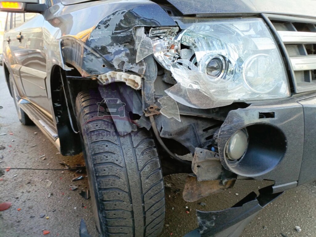 В Красноярске водитель пытался избежать столкновения и спровоцировал аварию