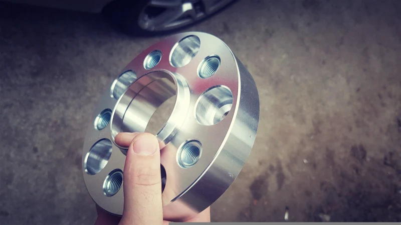 Установка проставок на колёса для дисков Mercedes