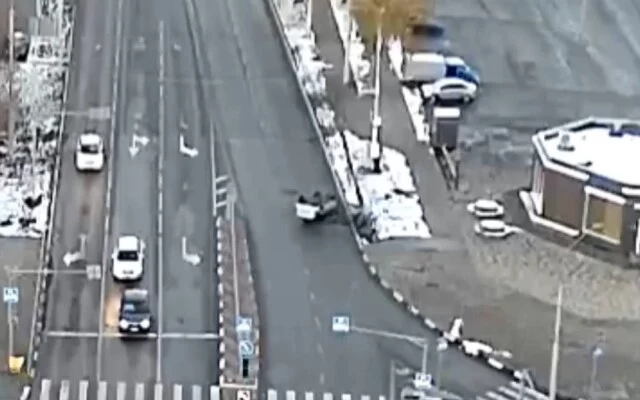  &laquo;Не справился с управлением&raquo;: камера запечатлела момент утреннего ДТП в Белгороде