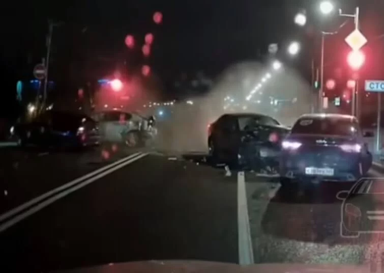  В Красноярске пьяный водитель разбил несколько машин и пытался сбежать