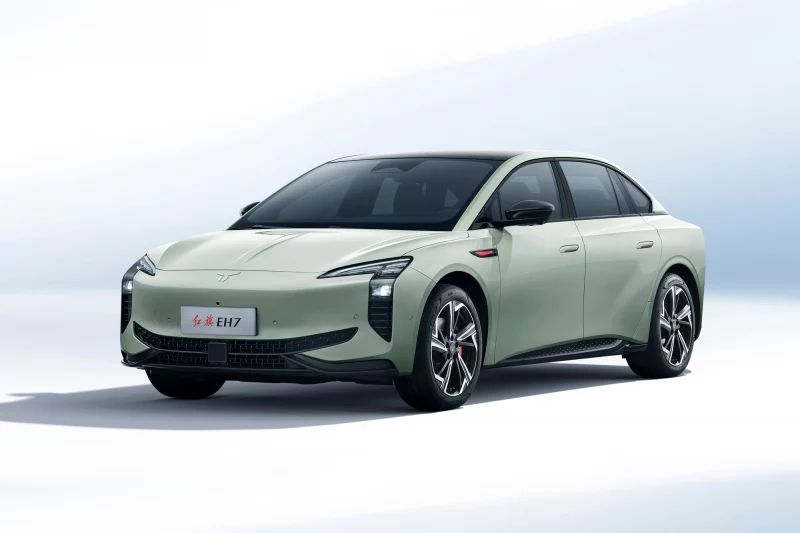 Первенец Hongqi без &laquo;красного знамени&raquo;: большой электроседан EH7 выходит на рынок