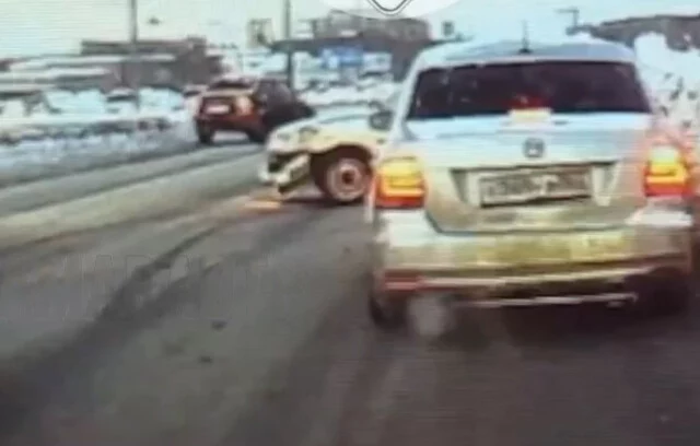  В Самаре водитель иномарки выезжал со второстепенной и спровоцировал ДТП