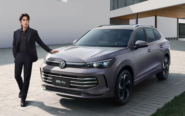 Длиннобазный Volkswagen Tiguan L Pro выходит на рынок: три экрана и никакой &laquo;зелени&raquo;