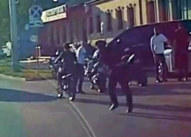  В Дагестане инспектор метнул жезл в&nbsp;голову подростка на мопеде