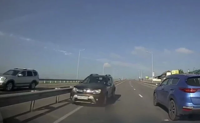  В Красноярске водитель двигался по встречной полосе и едва не устроил смертельное ДТП