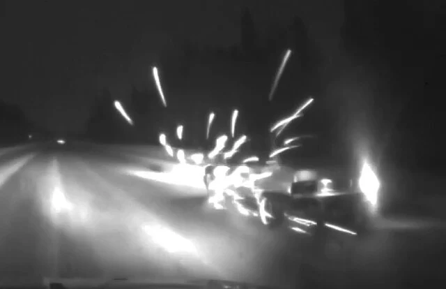  В Пермском крае инспектор ДПС разрядил всю обойму из автомата &laquo;Калашникова&raquo; в машину с пьяным во