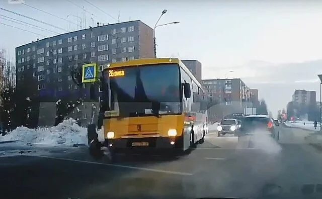  ДТП на &laquo;зебре&raquo; в Ижевске: автобус наехал на переходившую дорогу девушку