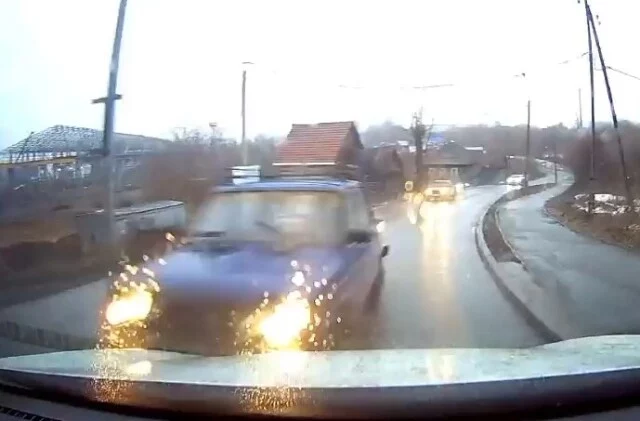  В Ижевске водитель &laquo;Жигулей&raquo; выехал на встречную полосу и въехал в Kia