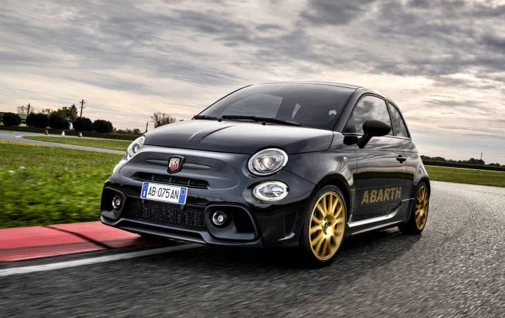 Abarth 695 75&deg; Anniversario: спецверсия бензинового хот-хэтча ко дню рождения марки