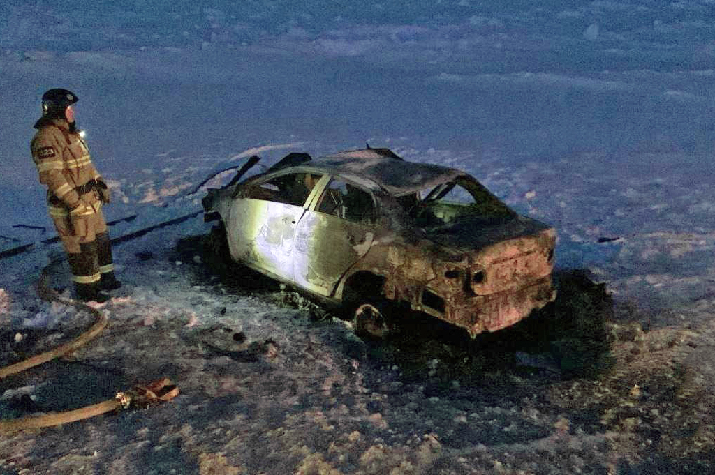 В Башкирии Toyota Corolla столкнулась с трактором и загорелась: в огне погибли 4 человека